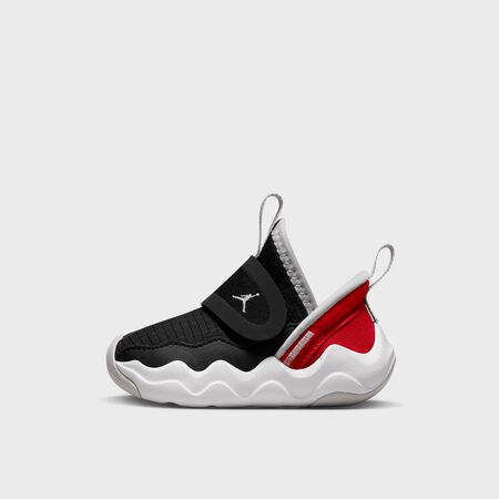 23/7 (TD) black/university red/white Sneakers at SNIPES